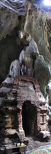 Phnom Chhngork Caves by Asienreisender